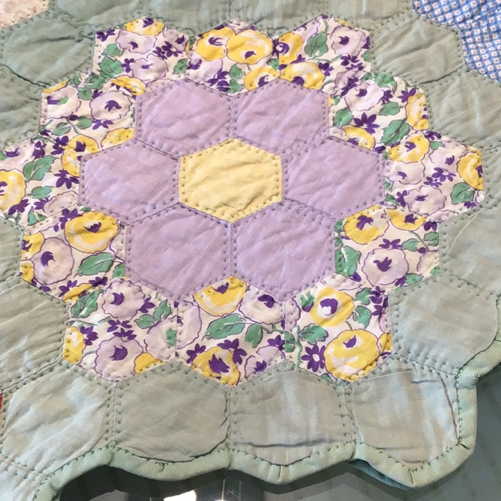 Antique Pennsylvania Appliquéd Quilt - Picture 11 of 14